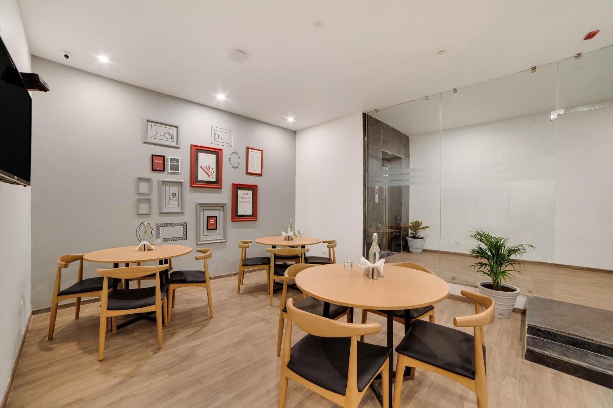 Townhouse Ss Aero Prime 호텔 샴샤바드 외부 사진